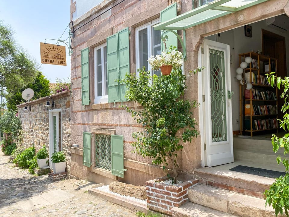 Property building, Facade/entrance, Spring, Day