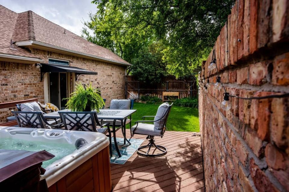 4BR Sleeps 8 Hot Tub Pet Yard Family Hospitals House in Amarillo