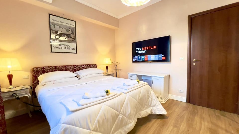 Bed, TV and multimedia, Bedroom, wardrobe