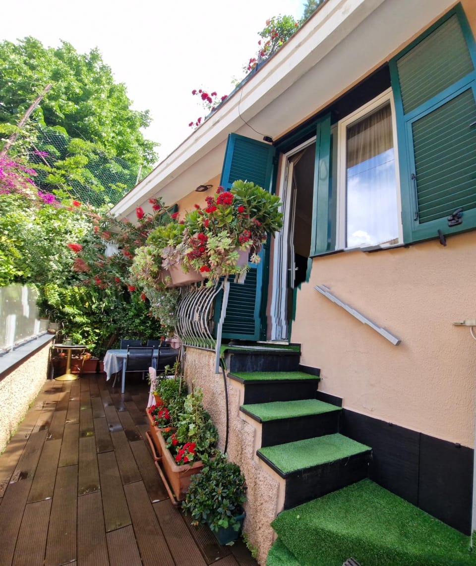 Property building, Spring, Day, Garden, Garden, Balcony/Terrace, Garden view