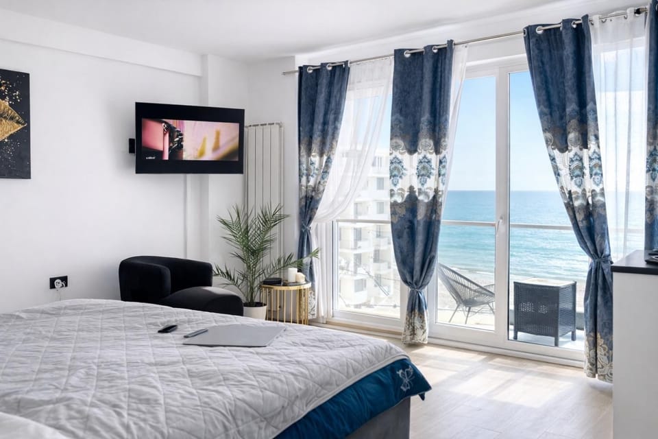 Bed, Natural landscape, TV and multimedia, Photo of the whole room, Bedroom, Sea view