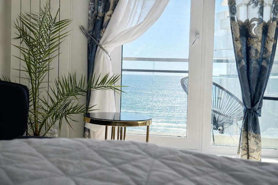 Bed, Natural landscape, Photo of the whole room, Bedroom, Sea view