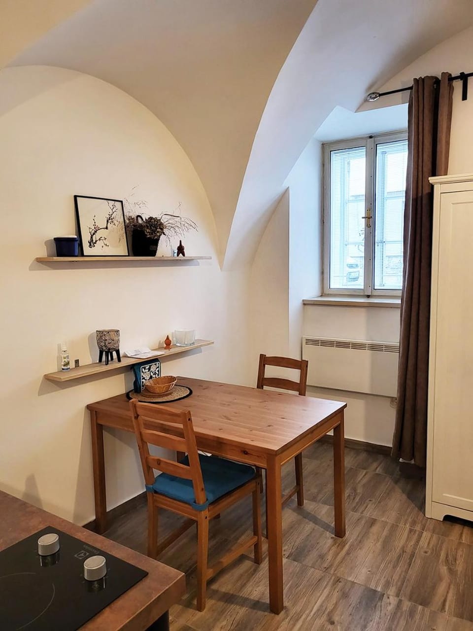 Dining area, On site