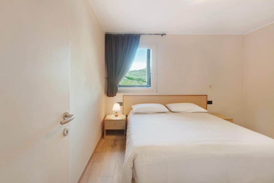 Property building, Living room, Bedroom