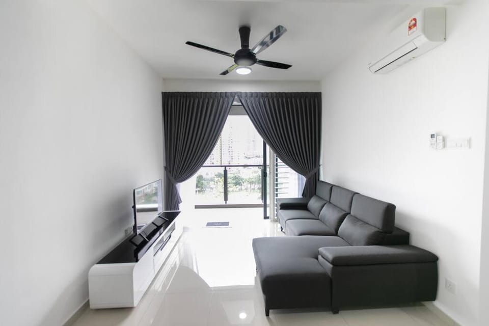 Newly Renovated 3Bedroom Vacation Home 6-8pax Apartment in Bayan Lepas