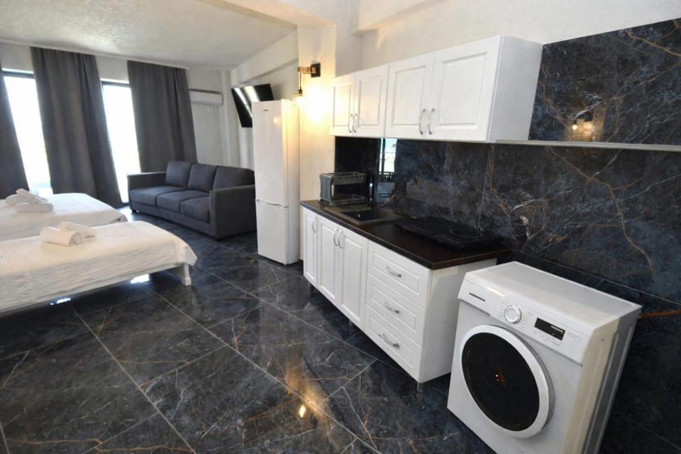 Bed, Kitchen or kitchenette, Photo of the whole room, Bedroom, towels, washing machine