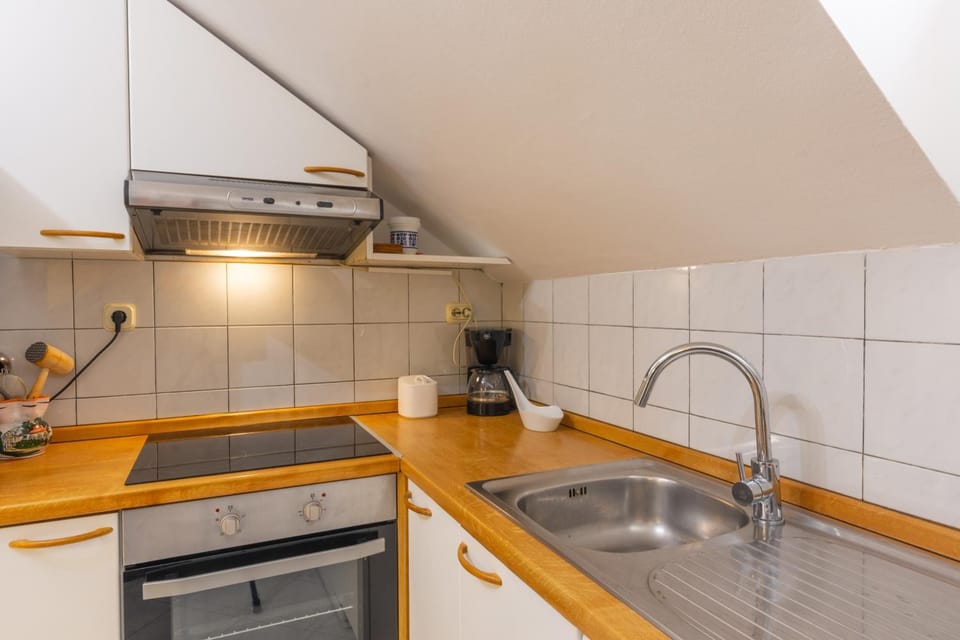 Kitchen or kitchenette, pet friendly, stove