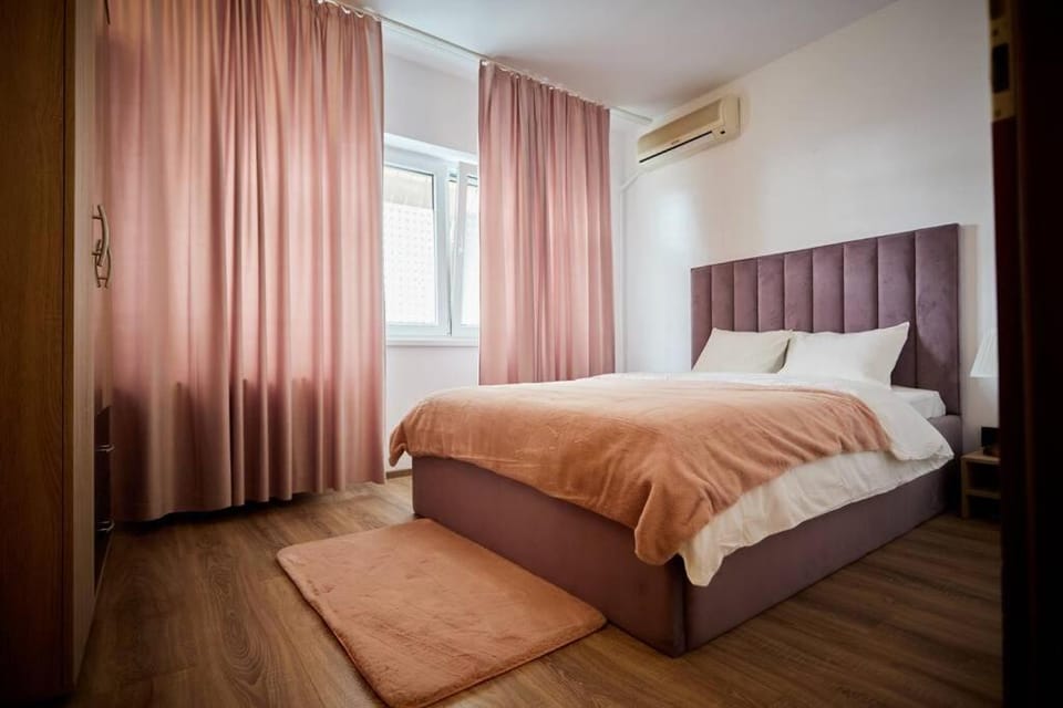 Bed, Bedroom, air conditioner