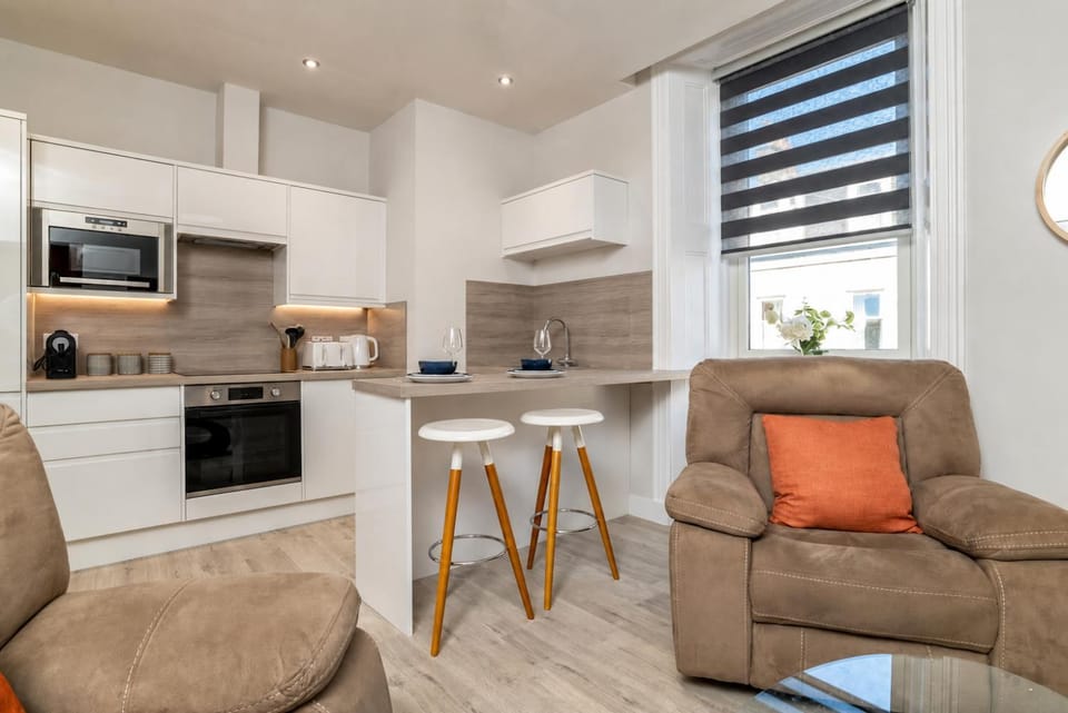West End @ Netflix @ Newly Built Apartment in Aberdeen