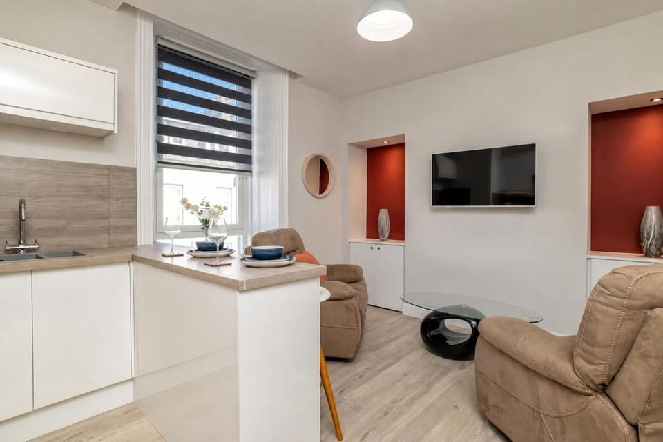 West End @ Netflix @ Newly Built Apartment in Aberdeen