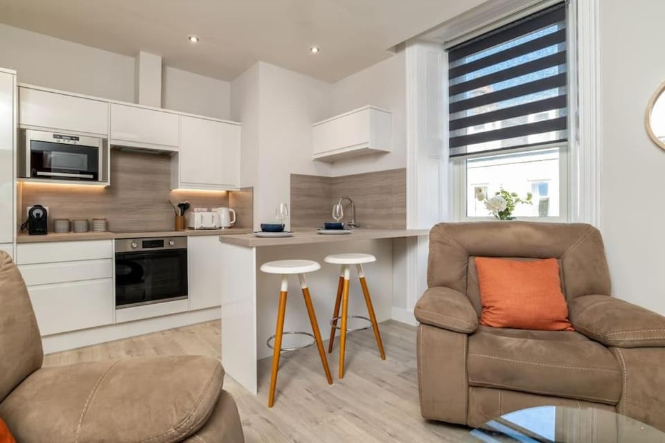 West End @ Netflix @ Newly Built Apartment in Aberdeen