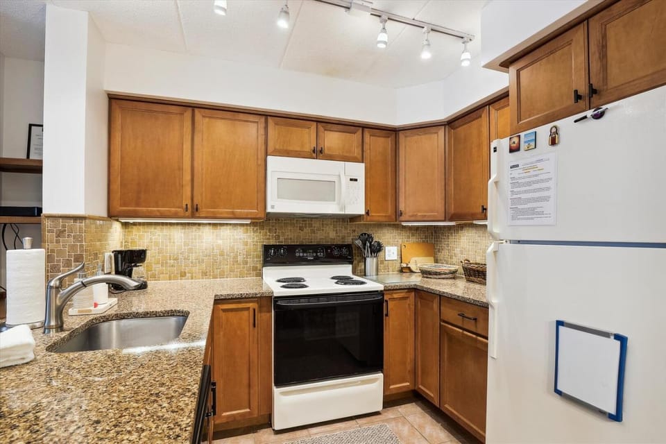 Pinnacle B22 House in Mendon