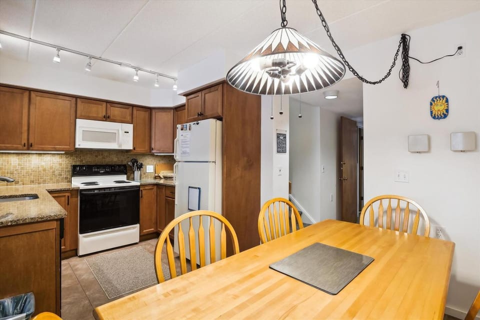 Pinnacle B22 House in Mendon