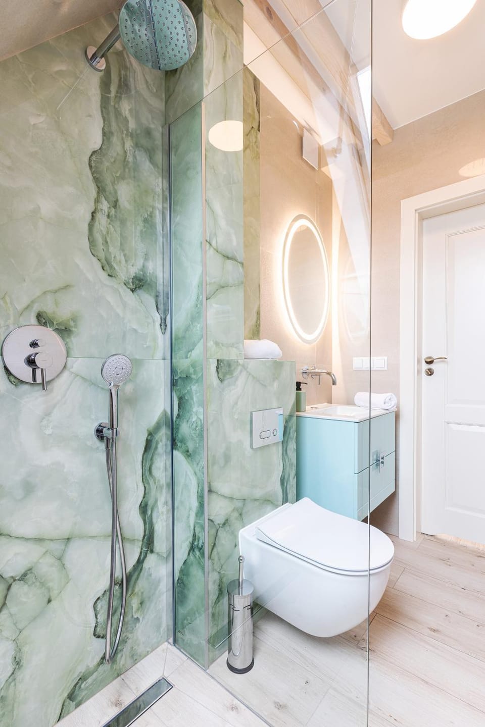 Shower, Toilet, Bathroom, towels
