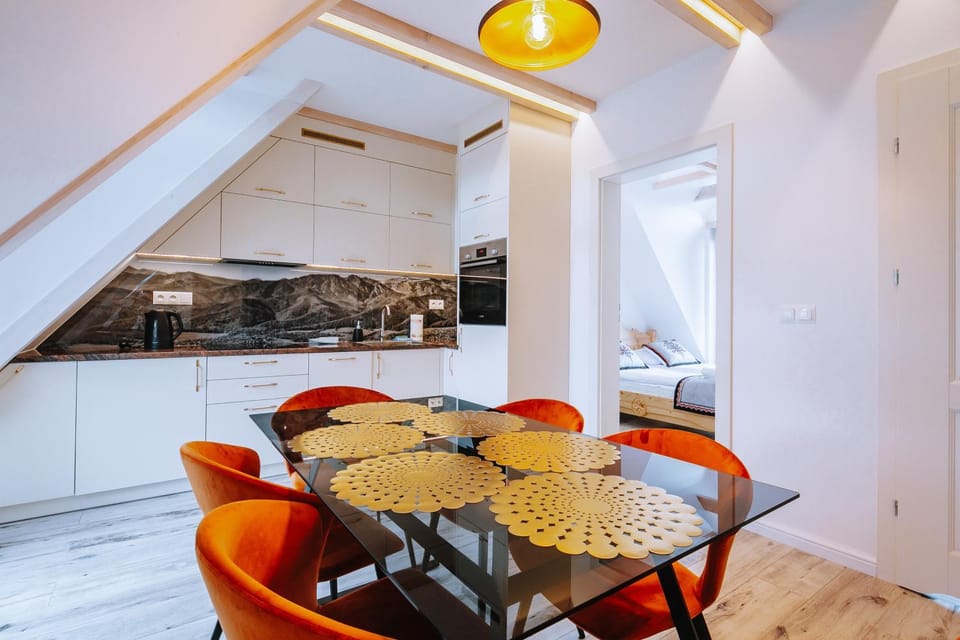 Kitchen or kitchenette, Seating area, Dining area
