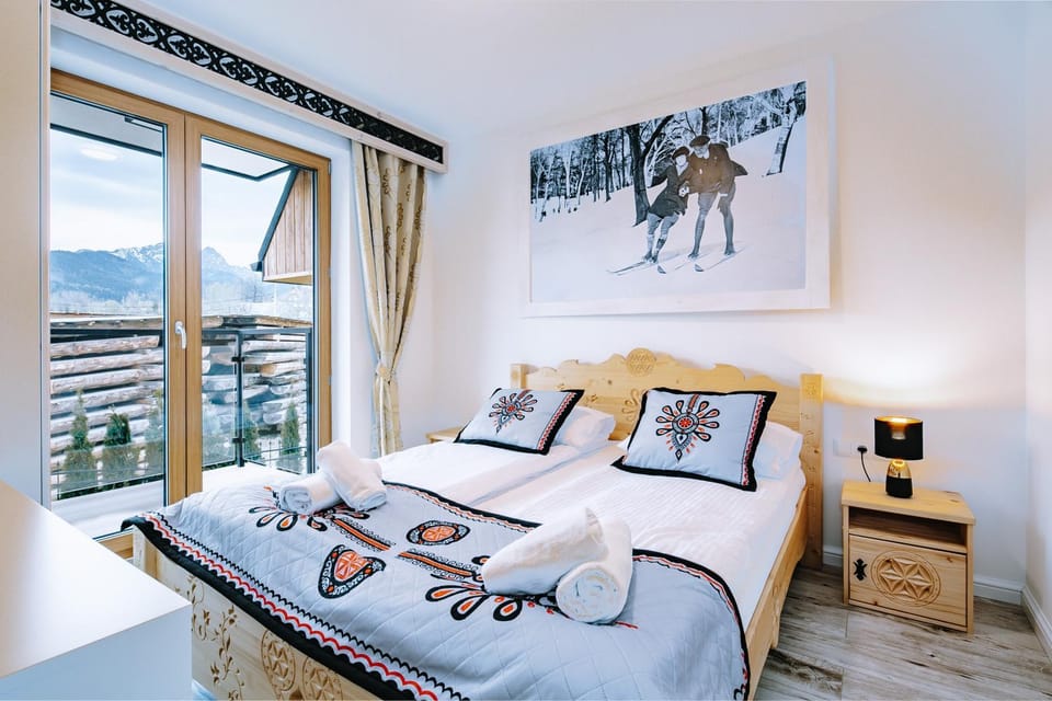 Bed, Photo of the whole room, Bedroom, Mountain view