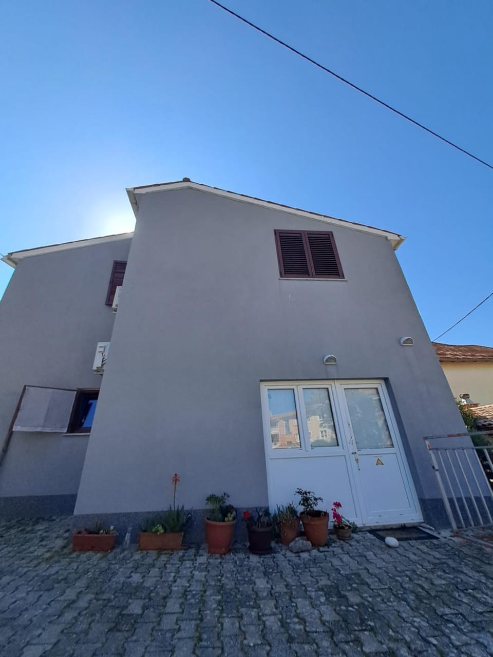 Property building, Facade/entrance, Day