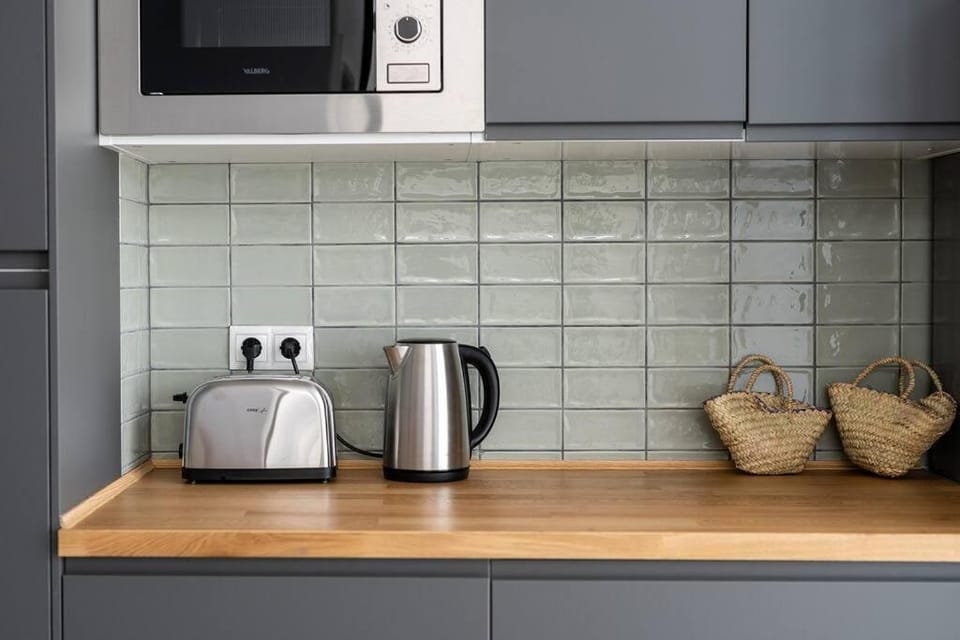 Coffee/tea facilities, toaster