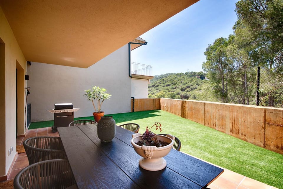 Property building, Balcony/Terrace, Living room