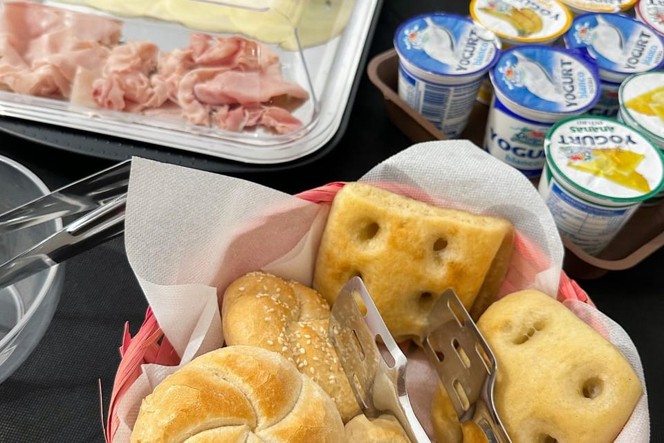 Food and drinks, Food, Breakfast, Continental breakfast, Buffet breakfast
