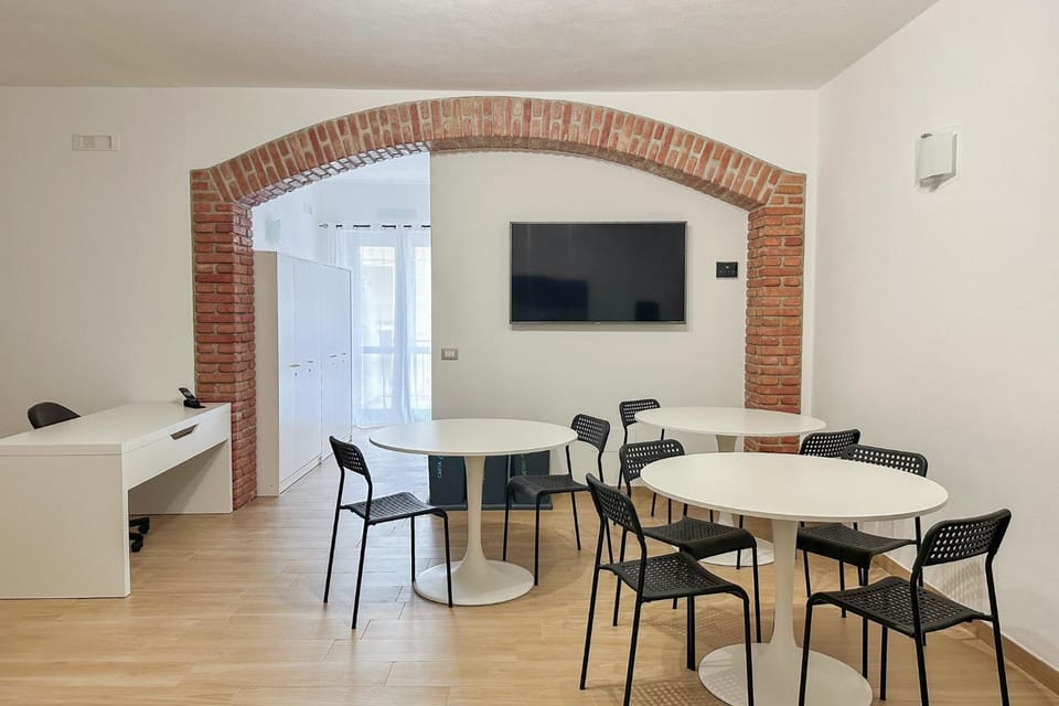 Communal lounge/ TV room, TV and multimedia, Living room, Seating area