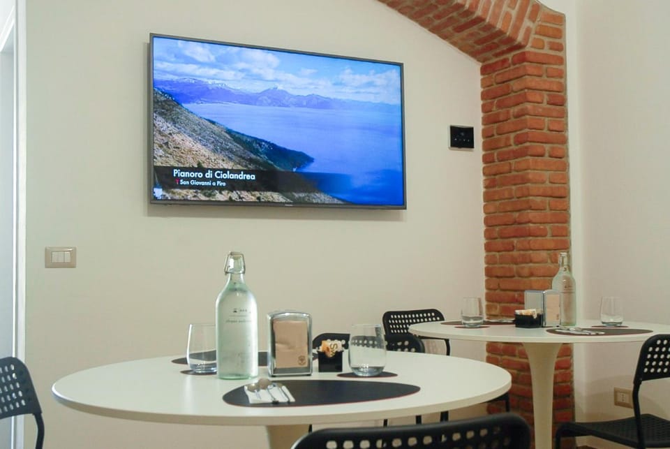 TV and multimedia, Lobby or reception
