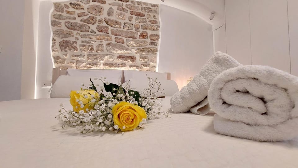 Mouses Erato Apartment in Ithaca