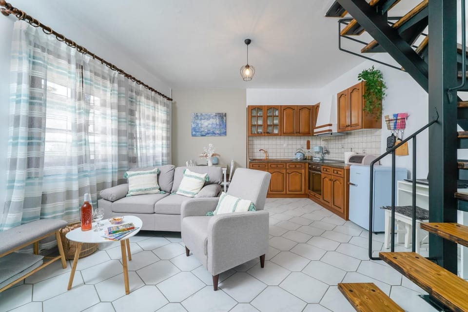 Kitchen or kitchenette, Living room