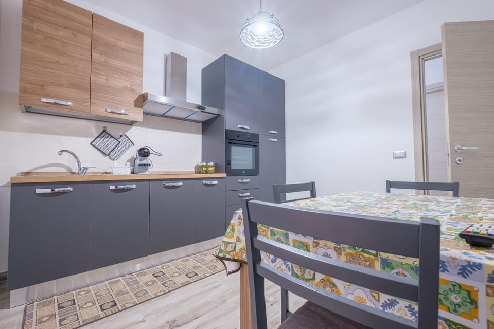 Property building, Kitchen or kitchenette, Living room