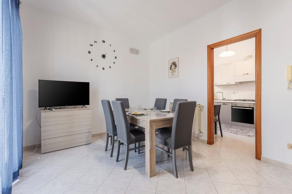 Property building, Kitchen or kitchenette, Living room