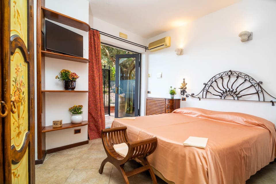 Property building, Living room, Bedroom