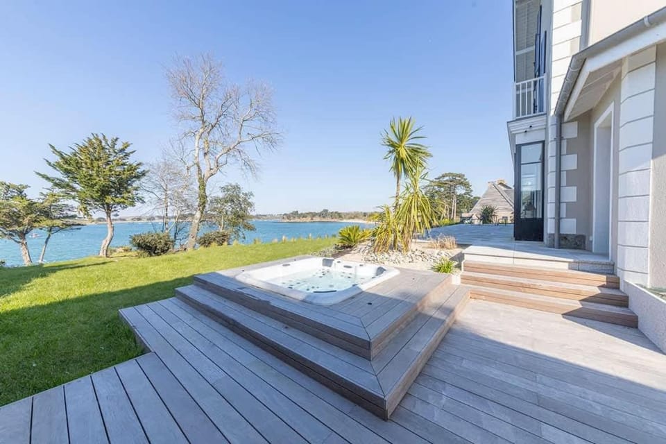 Patio, Day, Natural landscape, Hot Tub, View (from property/room), Balcony/Terrace, Garden view, Sea view