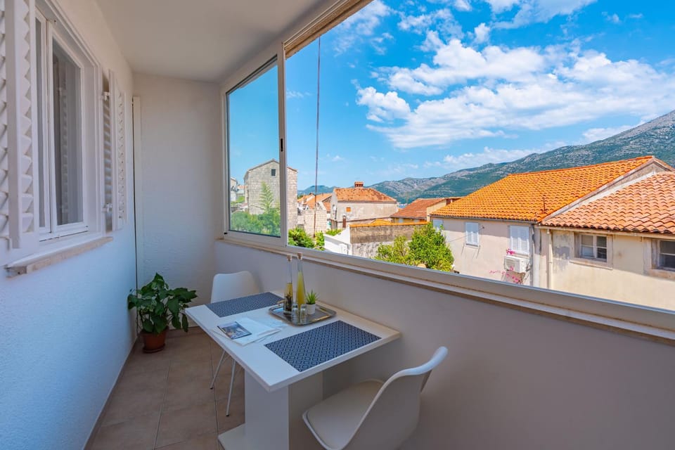 Day, Natural landscape, View (from property/room), Balcony/Terrace, Dining area, Mountain view