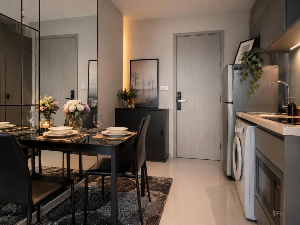 Kitchen or kitchenette, Dining area, oven