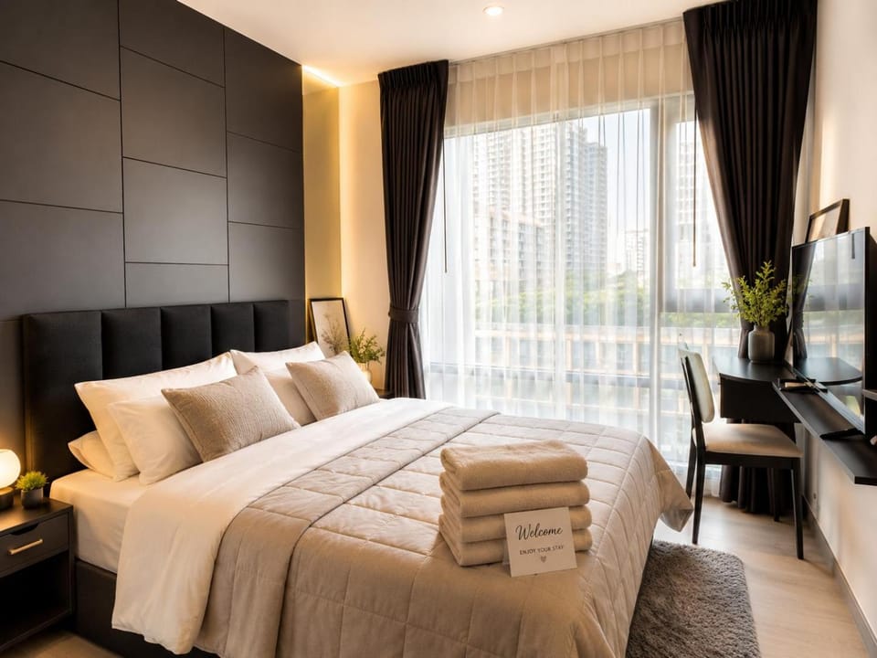 Bed, TV and multimedia, Photo of the whole room, Bedroom