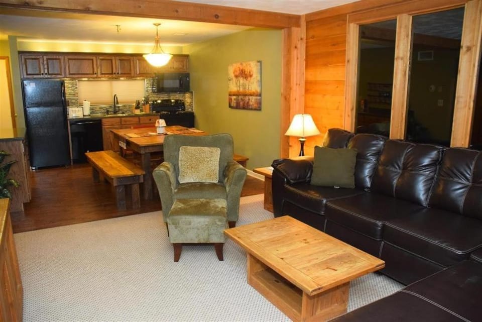 Seven Springs 3 BR Condo, walk to slopes! Apartment in Seven Springs