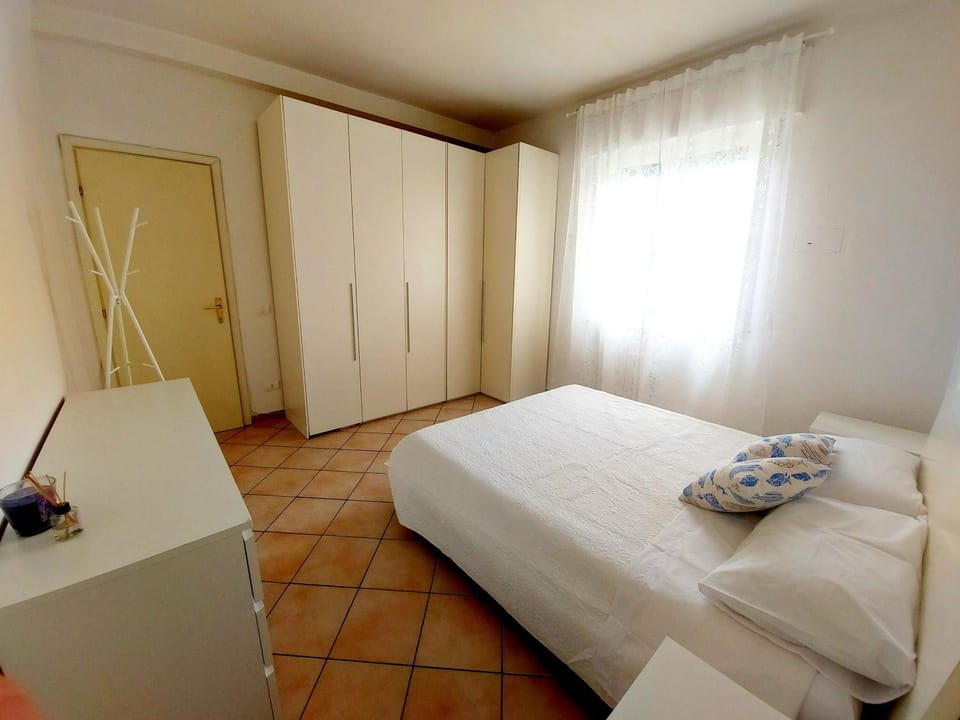Bedroom, wardrobe