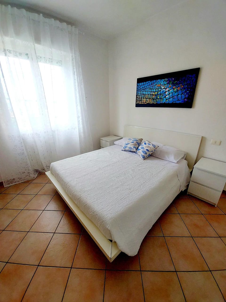 Bed, TV and multimedia, Bedroom