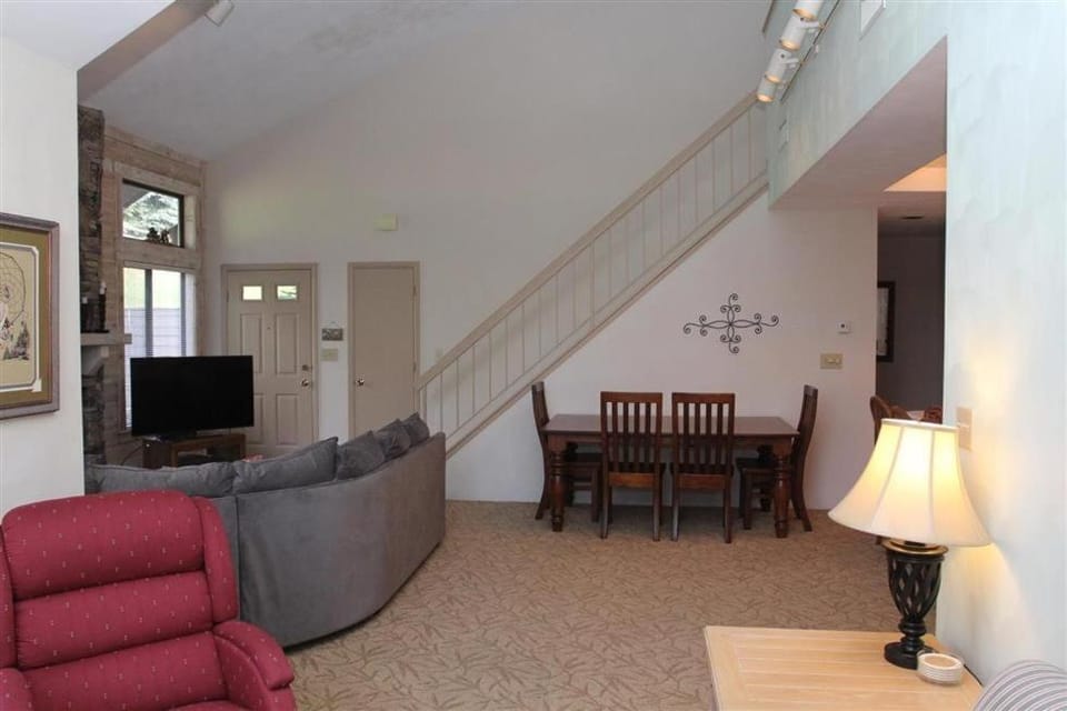 Seven Springs 3 Bedroom Standard Condo with Loft and Mountain Views! condo Apartment in Pennsylvania