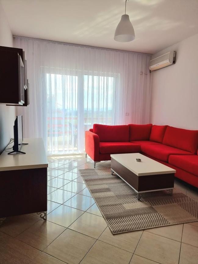 Communal lounge/ TV room, TV and multimedia, Living room, Seating area, Evening entertainment, air conditioner
