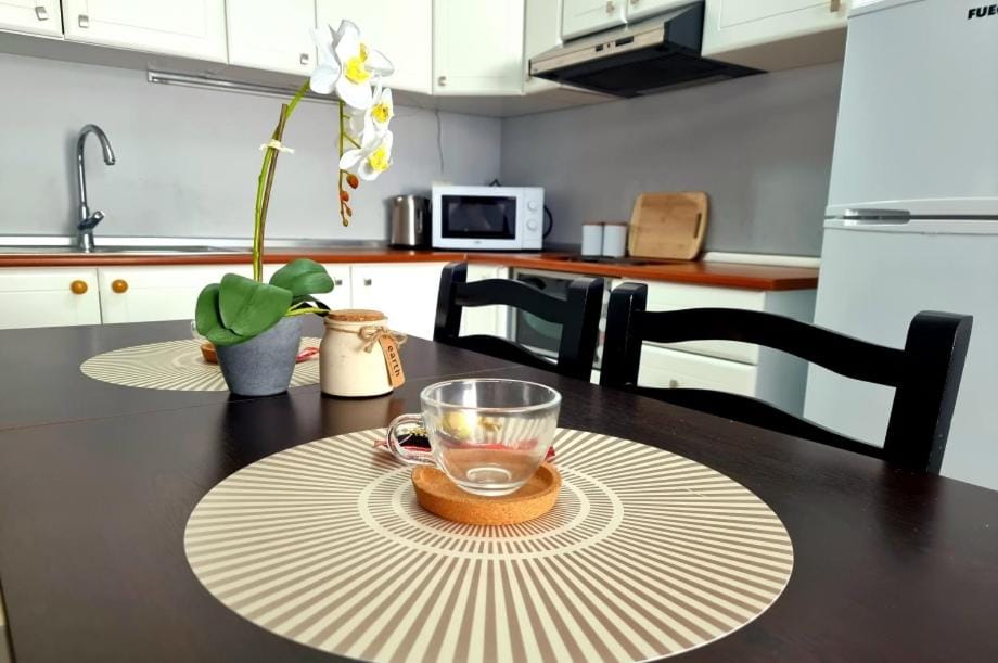 Coffee/tea facilities, Kitchen or kitchenette, Food and drinks, Dining area, Food, minibar, oven, pet friendly, stove