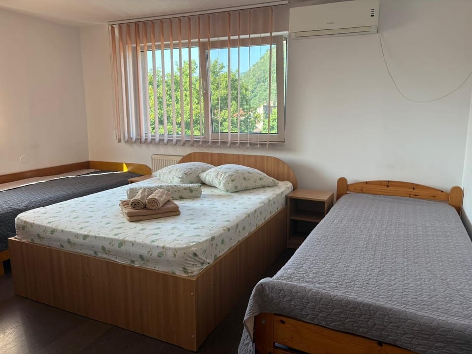 Pensiunea Floare de Colt Bed and Breakfast in Romania