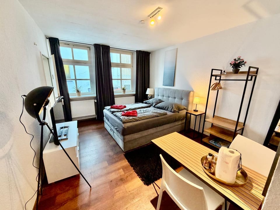 Bed, TV and multimedia, Living room, Dining area, Bedroom