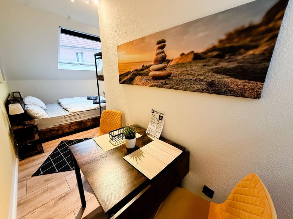 Living room, Photo of the whole room, Seating area, Bedroom