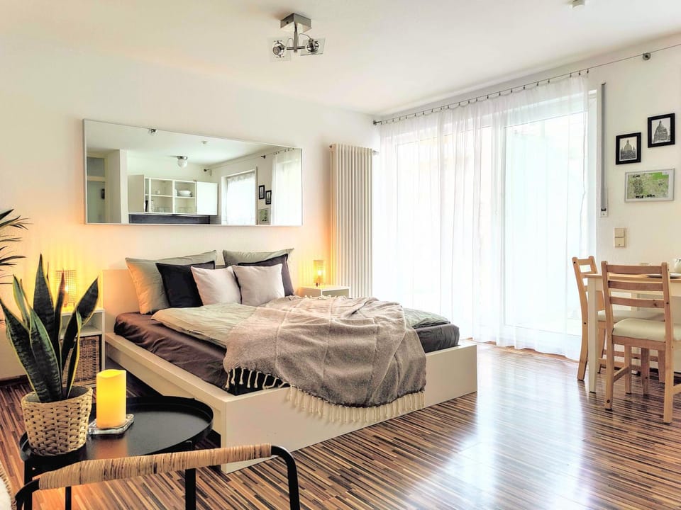 Bed, Photo of the whole room, Bedroom