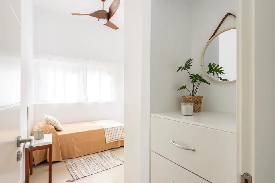 Bed, Photo of the whole room, Bedroom, fireplace, wardrobe