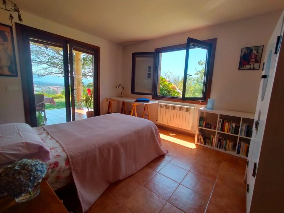 Bed, Bedroom, Garden view