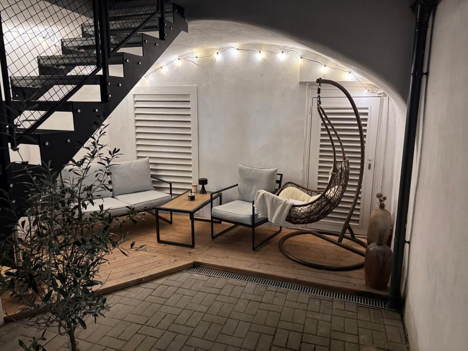 Seating area, Inner courtyard view