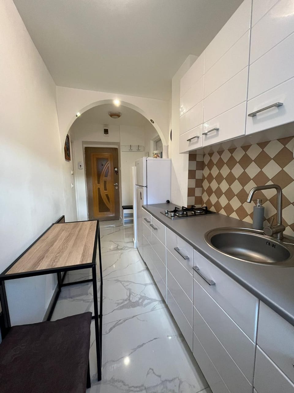 Kitchen or kitchenette, Dining area, stove