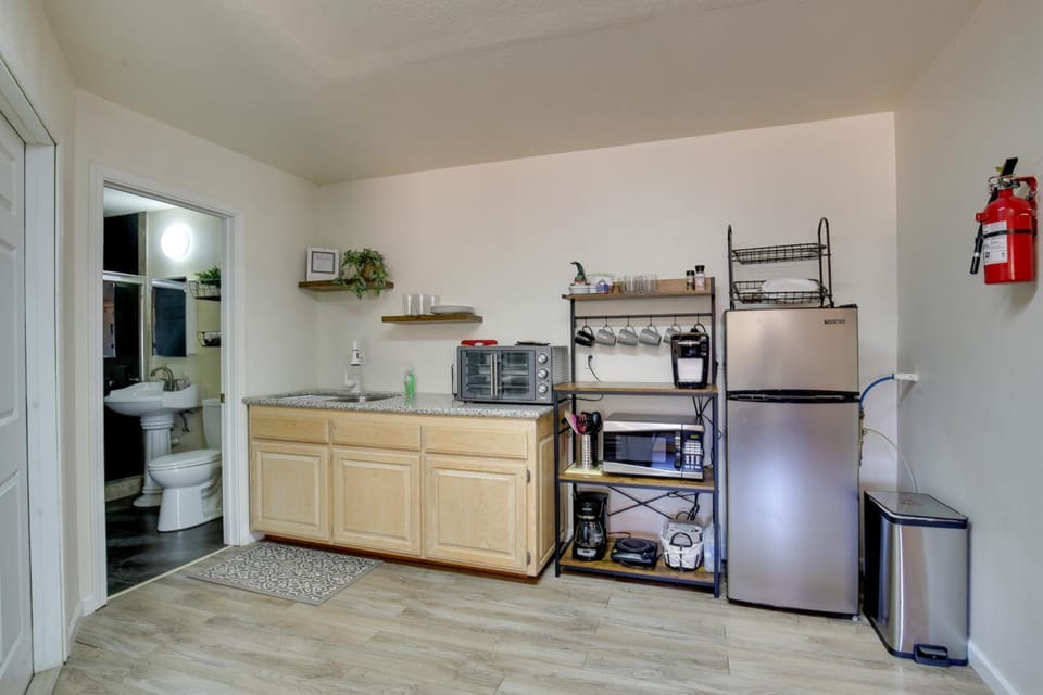 California Vacation Rental with Hot Tub & Patio! Apartment in Yucca Valley